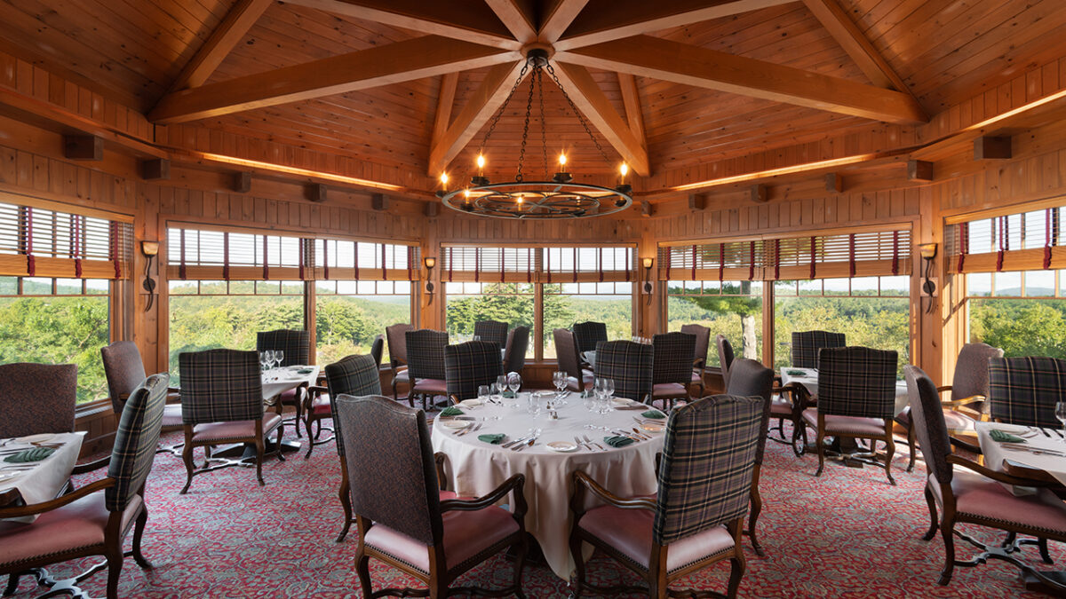 The formal dining room at Lake Winnipesaukee Golf Club.