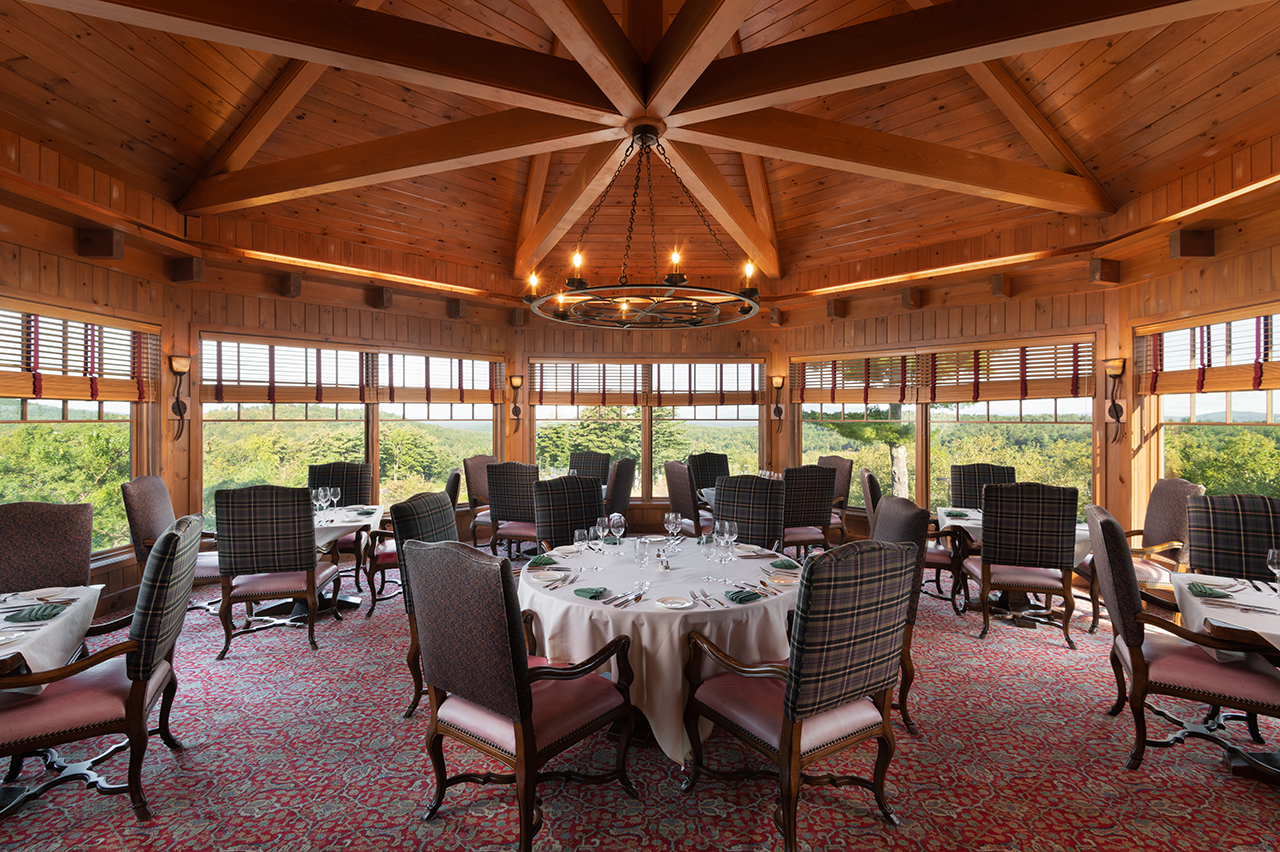 The formal dining room at Lake Winnipesaukee Golf Club.